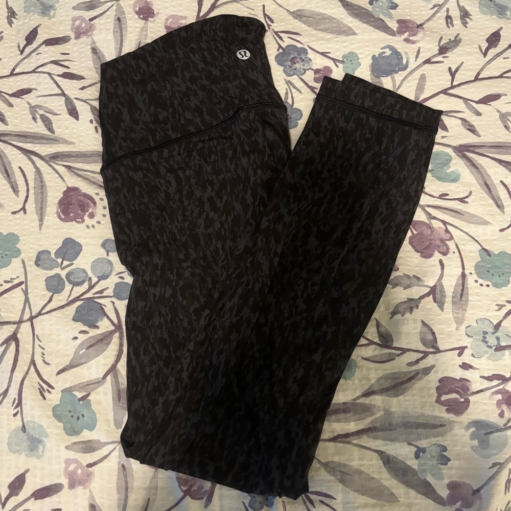 Lululemon Cropped Wunder Under Leggings